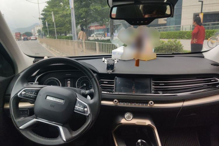 Used Haval H6 2019 1.5 GDIT Automatic Luxury Smart Connect Version China VI Standard Center Console