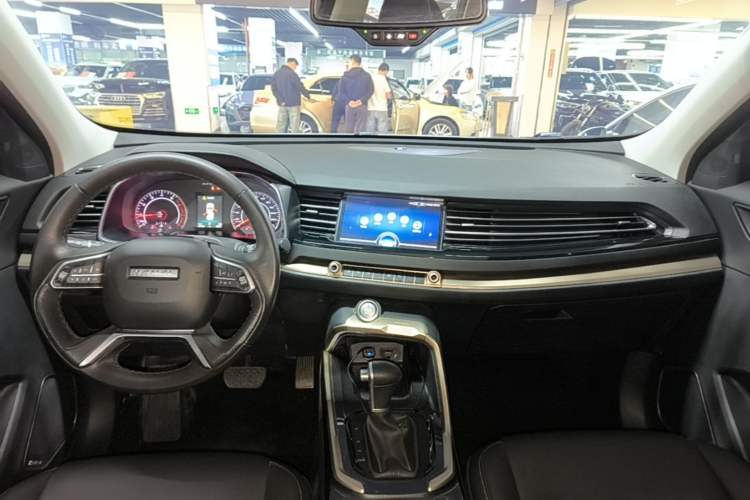 Used Haval H6 2019 Red Label 1.5 GDIT Automatic Champion Edition Center Console