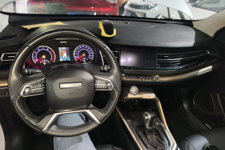 Used Haval H6 2019 Red Label 1.5 GDIT Automatic Luxury Smart Connectivity Edition Center Console