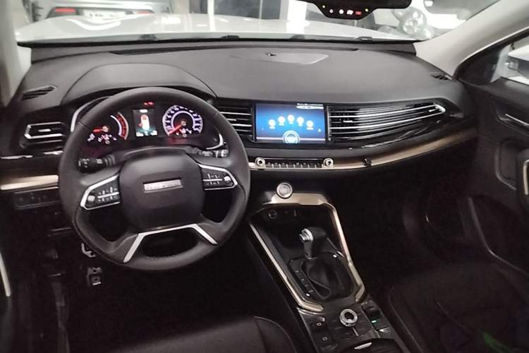 Used Haval H6 2019 Red Label 1.5 GDIT Automatic Luxury Smart Connectivity Edition Center Console