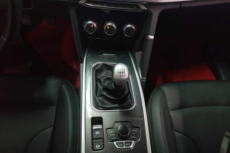 Used Haval H6 2019 Sport Edition 1.5T Manual Two-Wheel Drive Elite Model China VI Standard Gear Lever