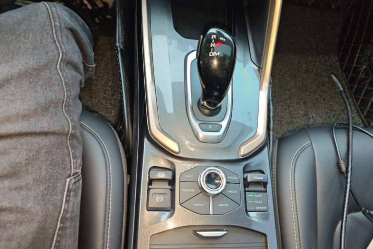 Used Haval H6 2019 1.5 GDIT Automatic Luxury Smart Connect Version China VI Standard Gear Lever