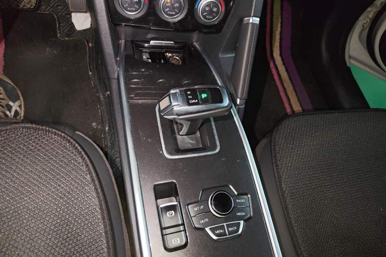 Used Haval H6 2019 Sport Edition 1.5T Automatic Two-Wheel Drive Elite Model China VI Gear Lever