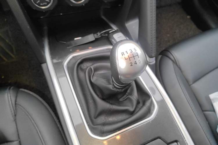 Used Haval H6 2019 Sport Edition 1.5T Manual Two-Wheel Drive Elite Model China VI Standard Gear Lever