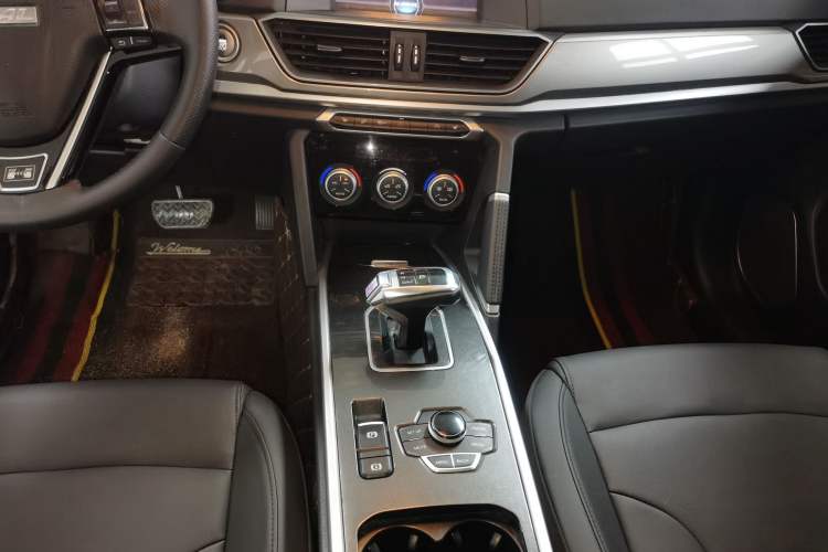 Used Haval H6 2019 Sport Edition 1.5T Automatic Two-Wheel Drive Elite Model China VI Gear Lever