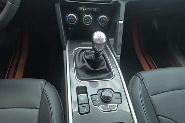 Used Haval H6 2019 Sport Edition 1.5T Manual Two-Wheel Drive Elite Model China VI Standard Gear Lever