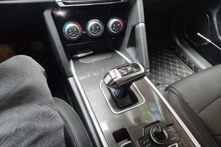 Used Haval H6 2019 Sport Edition 1.5T Automatic Two-Wheel Drive Elite Model China VI Gear Lever
