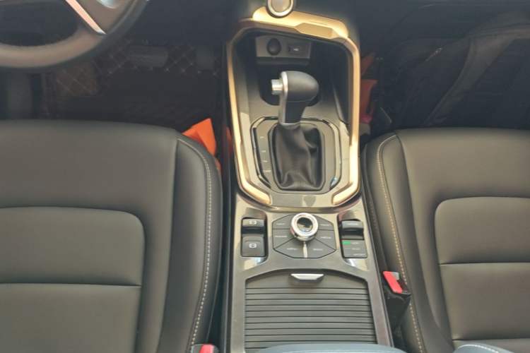 Used Haval H6 2019 Red Label 2.0 GDIT Automatic Luxury Smart Connectivity Edition Gear Lever