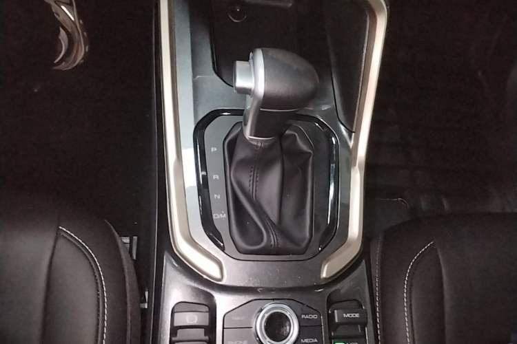 Used Haval H6 2019 Red Label 1.5 GDIT Automatic Luxury Smart Connectivity Edition Gear Lever