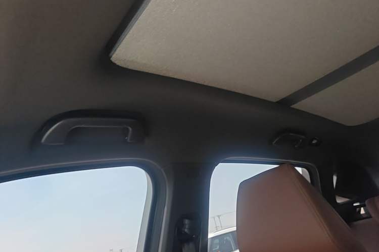 Used Haval H6 2019 1.5 GDIT Automatic Luxury Smart Connect Edition Emission Standard China V Headliner