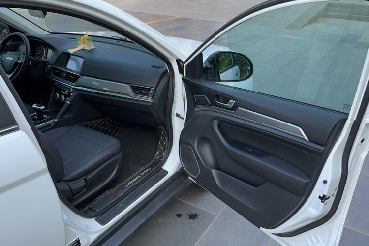 Used Haval H6 2019 Sport Edition 1.5T Automatic Two-Wheel Drive Elite Model China VI Interior 2