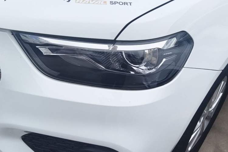 Used Haval H6 2019 Sport Edition 1.5T Automatic Two-Wheel Drive Elite Model China VI Left Front Headlight