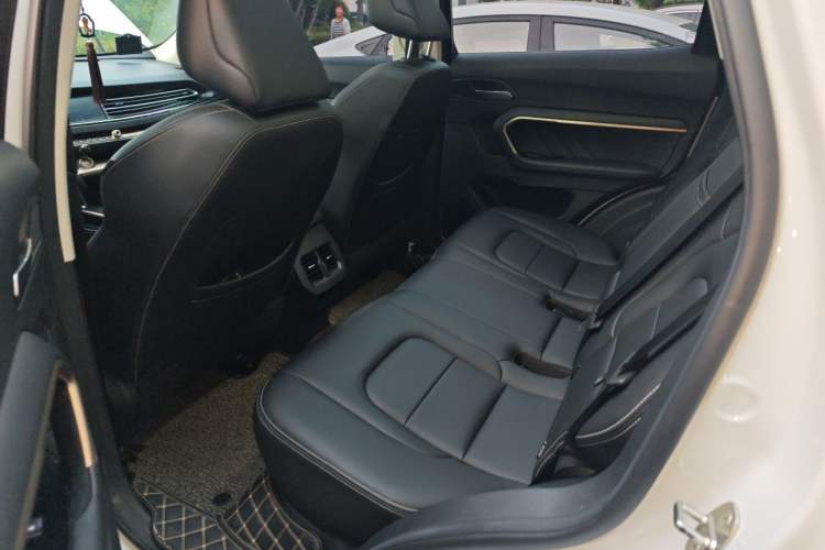 Used Haval H6 2019 1.5 GDIT Automatic Luxury Smart Connect Version China VI Standard Left Rear Seat
