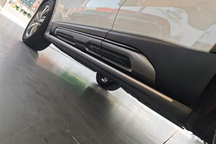 Used Haval H6 2019 Red Label 2.0 GDIT Automatic Luxury Smart Connectivity Edition Left Side Sill