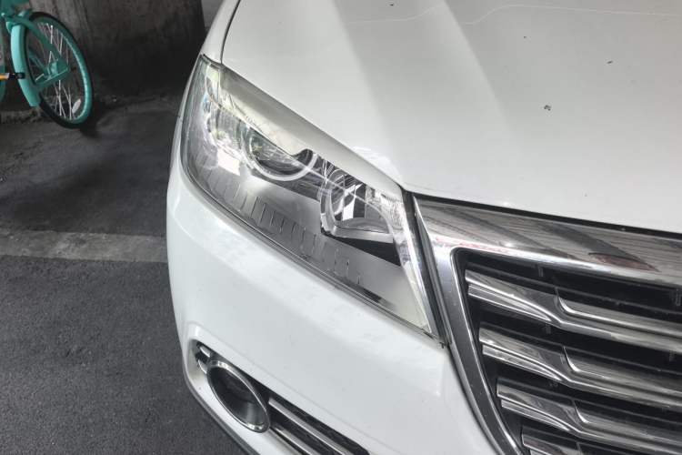 Used Haval H6 2019 Sport Edition 1.5T Manual Two-Wheel Drive Elite Model China VI Standard Right Front Headlight
