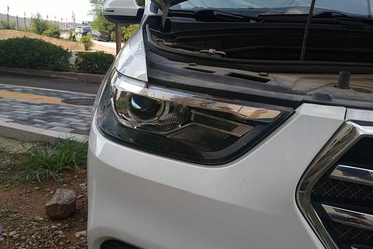 Used Haval H6 2019 Sport Edition 1.5T Automatic Two-Wheel Drive Elite Model China VI Right Front Headlight