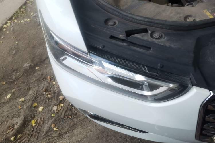 Used Haval H6 2019 1.5 GDIT Automatic Luxury Smart Connect Version China VI Standard Right Front Headlight
