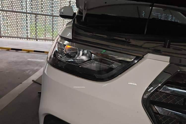 Used Haval H6 2019 Sport Edition 1.5T Manual Two-Wheel Drive Elite Model China VI Standard Right Front Headlight