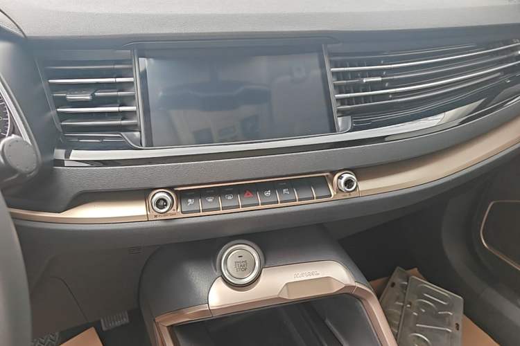 Used Haval H6 2020 1.5 GDIT Automatic Platinum Champion Edition Audio And AC Panel