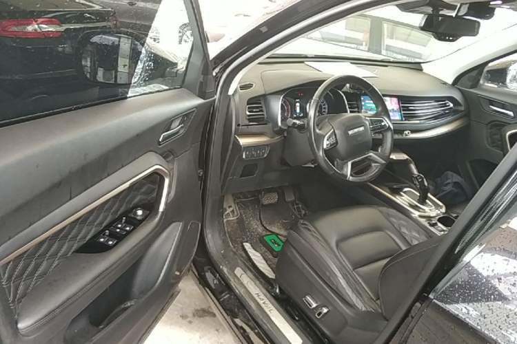 Used Haval H6 2020 1.5 GDIT Automatic Platinum Champion Edition Driver Seat