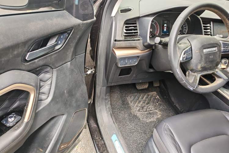 Used Haval H6 2020 1.5 GDIT Automatic Platinum Champion Edition Driver Seat