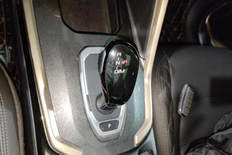 Used Haval H6 2020 2.0 GDIT Automatic Platinum Champion Edition Gear Lever