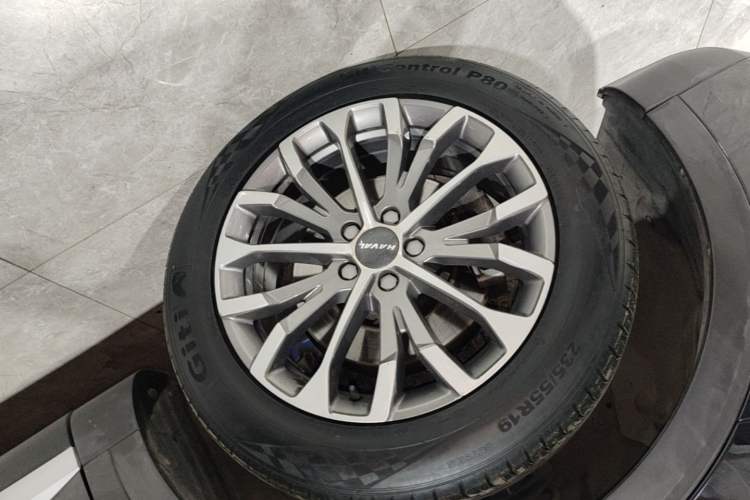 Used Haval H6 2020 2.0 GDIT Automatic Platinum Champion Edition Left Front Wheel Hub