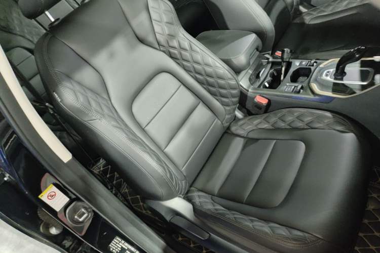 Used Haval H6 2020 2.0 GDIT Automatic Platinum Champion Edition Right Front Seat