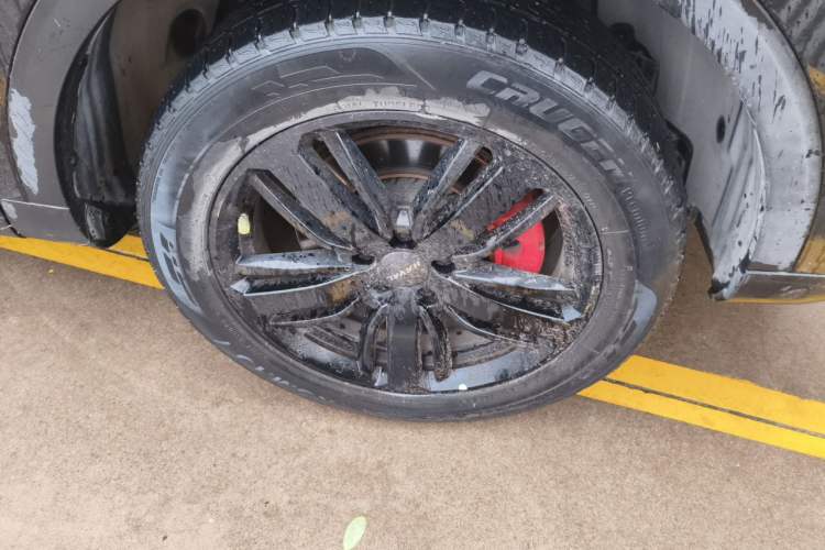 Used Haval H6 2020 2.0 GDIT Automatic GT Champion Edition Right Front Wheel Hub