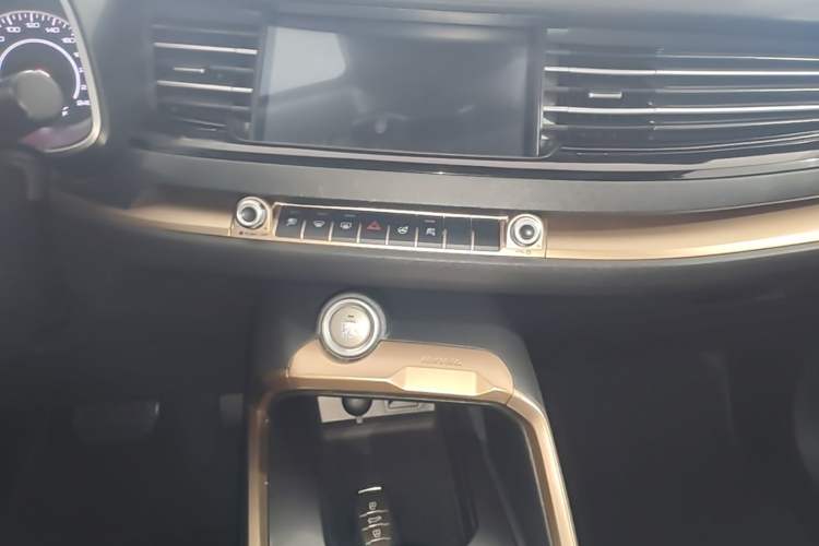 Used Haval H6 2020 1.5 GDIT Automatic Platinum Champion Edition Audio And AC Panel