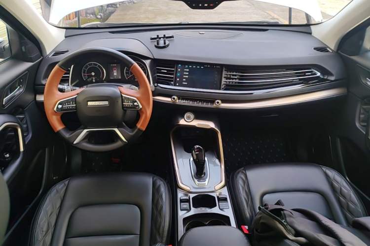 Used Haval H6 2020 1.5 GDIT Automatic Platinum Champion Edition Center Console