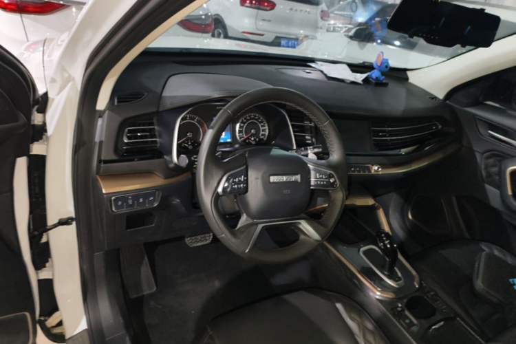Used Haval H6 2020 1.5 GDIT Automatic Platinum Champion Edition Center Console