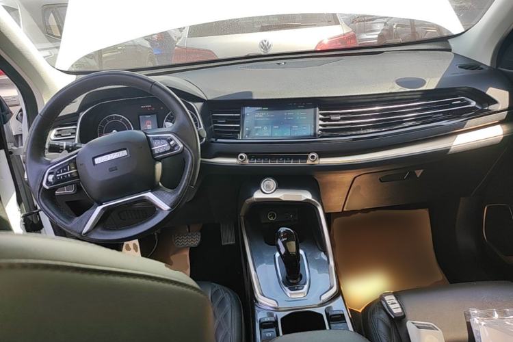 Used Haval H6 2020 1.5 GDIT Automatic Platinum Champion Edition Center Console