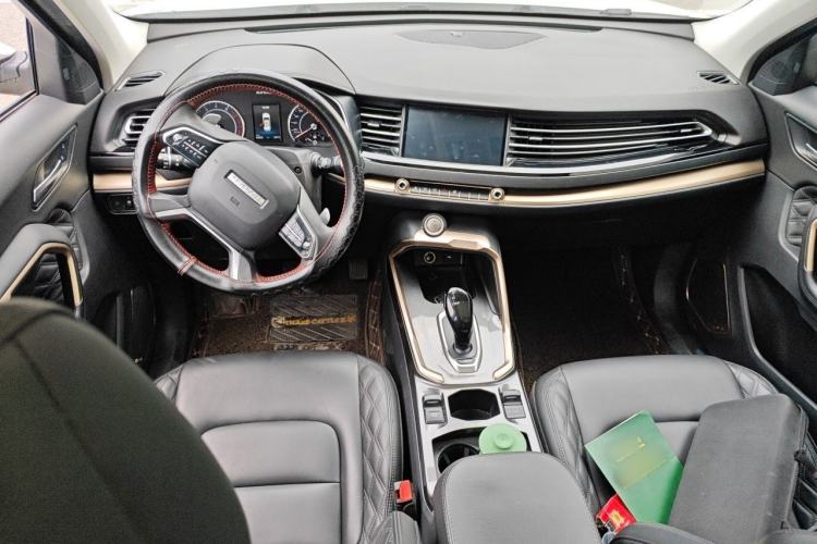Used Haval H6 2020 1.5 GDIT Automatic Platinum Urban Edition Center Console