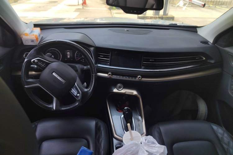 Used Haval H6 2020 1.5 GDIT Automatic Platinum Champion Edition Center Console