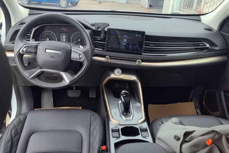 Used Haval H6 2020 1.5 GDIT Automatic Platinum Urban Edition Center Console