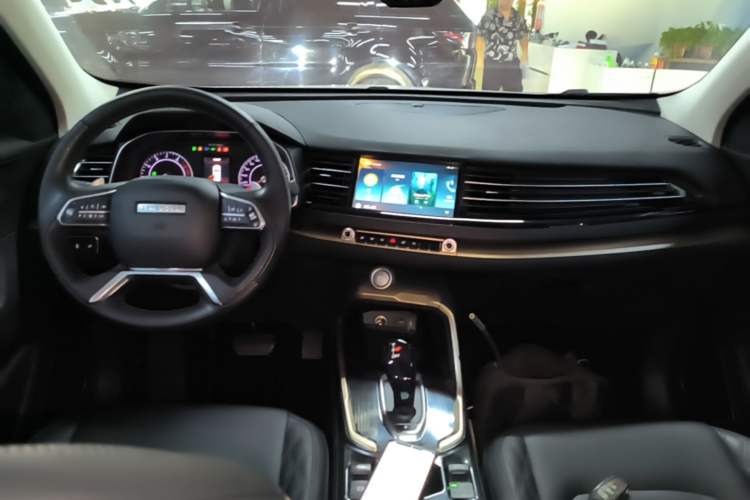 Used Haval H6 2020 2.0 GDIT Automatic Platinum Champion Edition Center Console