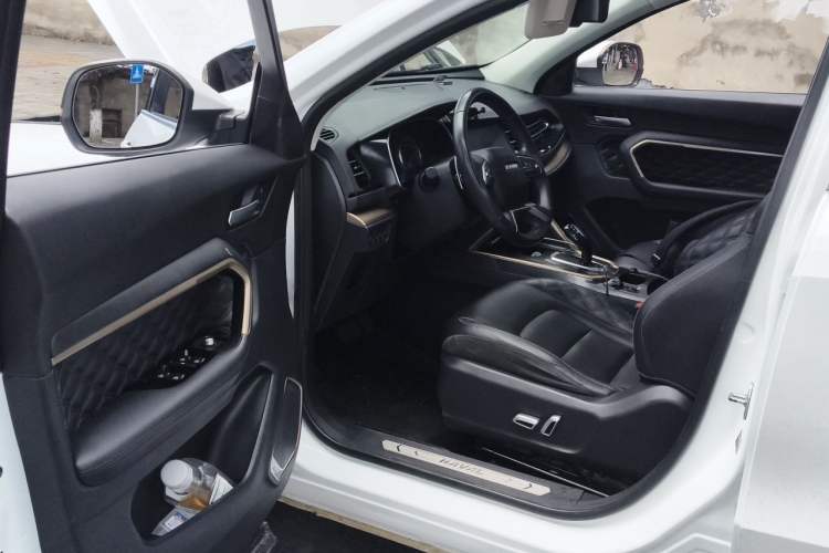 Used Haval H6 2020 1.5 GDIT Automatic Platinum Luxury Edition Driver Seat