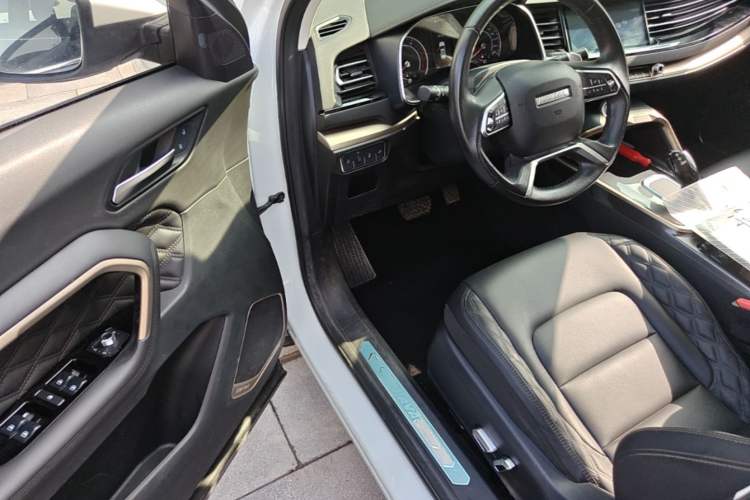 Used Haval H6 2020 1.5 GDIT Automatic Platinum Champion Edition Driver Seat