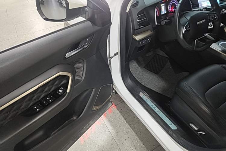 Used Haval H6 2020 1.5 GDIT Automatic Platinum Champion Edition Driver Seat
