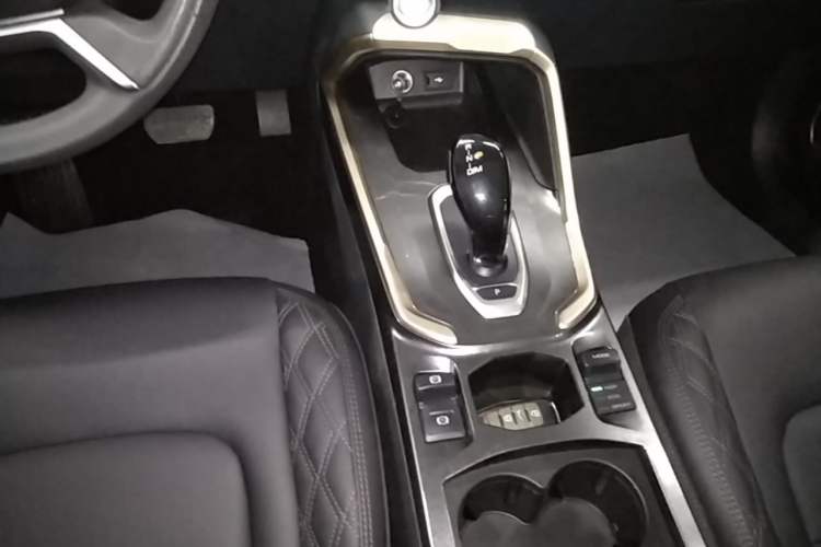 Used Haval H6 2020 1.5 GDIT Automatic Platinum Urban Edition Gear Lever