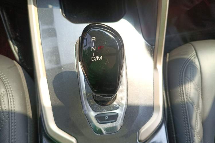 Used Haval H6 2020 1.5 GDIT Automatic Platinum Champion Edition Gear Lever