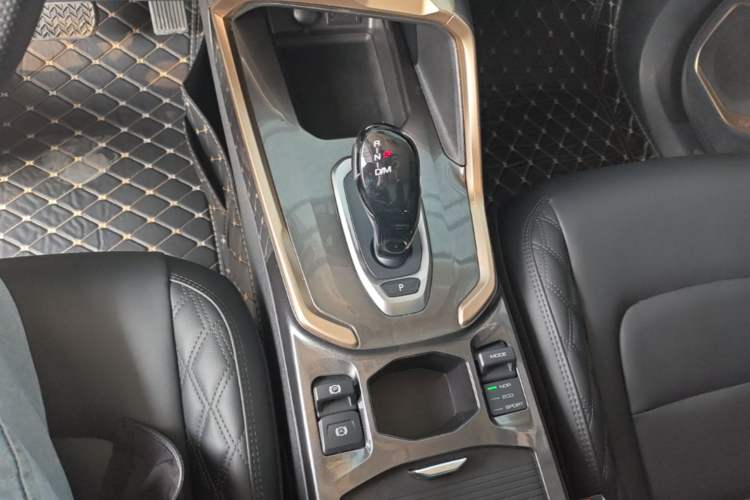 Used Haval H6 2020 1.5 GDIT Automatic Platinum Urban Edition Gear Lever
