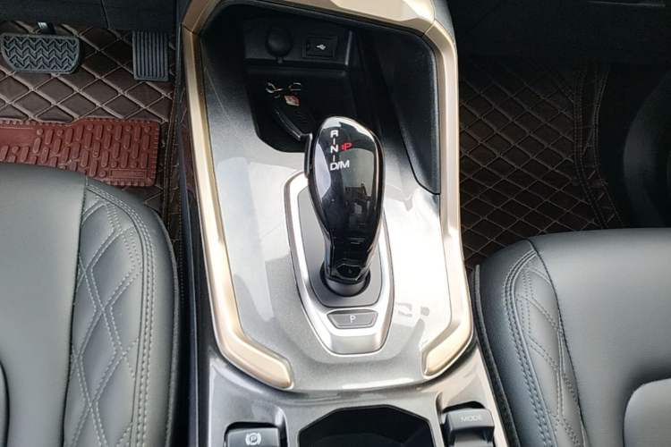Used Haval H6 2020 1.5 GDIT Automatic Platinum Champion Edition Gear Lever