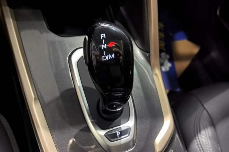Used Haval H6 2020 2.0 GDIT Automatic Platinum Champion Edition Gear Lever