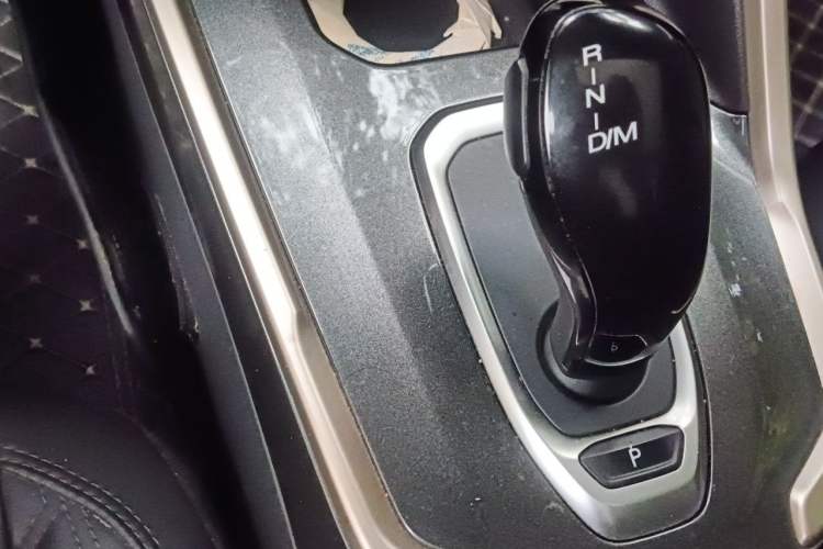 Used Haval H6 2020 1.5 GDIT Automatic Platinum Comfort Edition Gear Lever