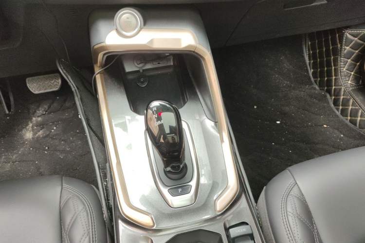 Used Haval H6 2020 1.5 GDIT Automatic Platinum Champion Edition Gear Lever