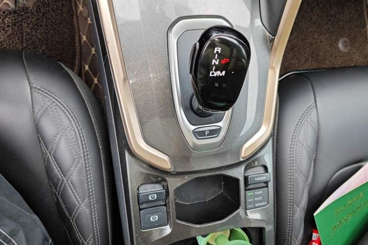 Used Haval H6 2020 1.5 GDIT Automatic Platinum Urban Edition Gear Lever
