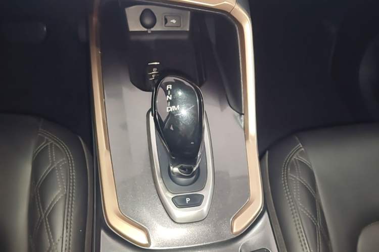 Used Haval H6 2020 1.5 GDIT Automatic Platinum Champion Edition Gear Lever