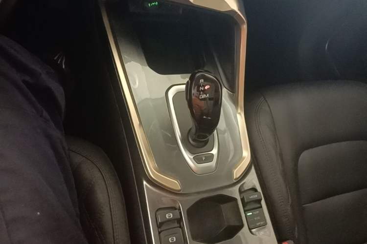 Used Haval H6 2020 1.5 GDIT Automatic Platinum Champion Edition Gear Lever